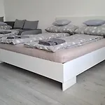 White Harmony Ντέμπρετσεν