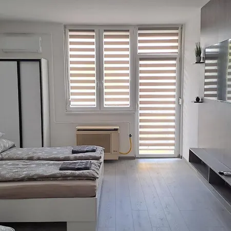 White Harmony Apartment Debrecen