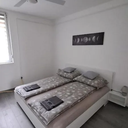 White Harmony * Ντέμπρετσεν