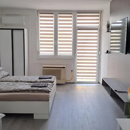White Harmony Apartment Debrecen